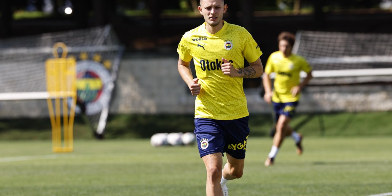 Fenerbahçe'de yeni transfer Sebastian Szymanski, ilk antrenmanına çıktı
