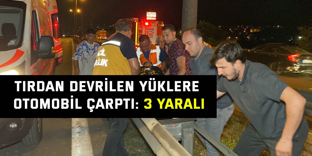 Tırdan devrilen yüklere  otomobil çarptı: 3 yaralı