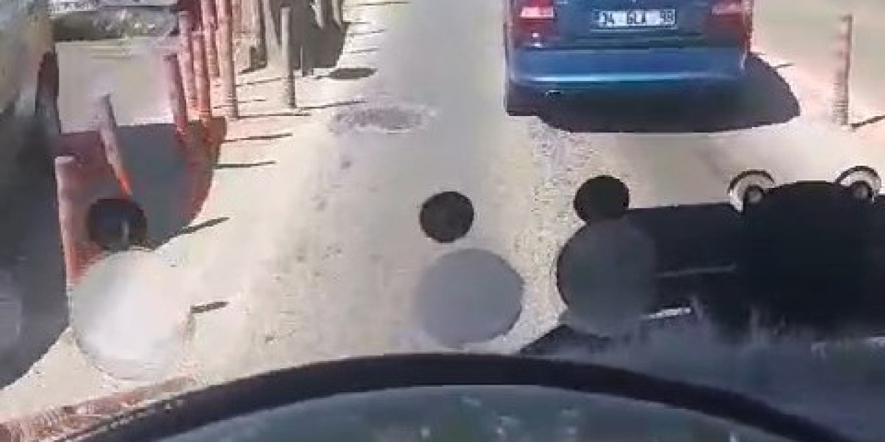 Arızalanan otomobili geri geri çekti