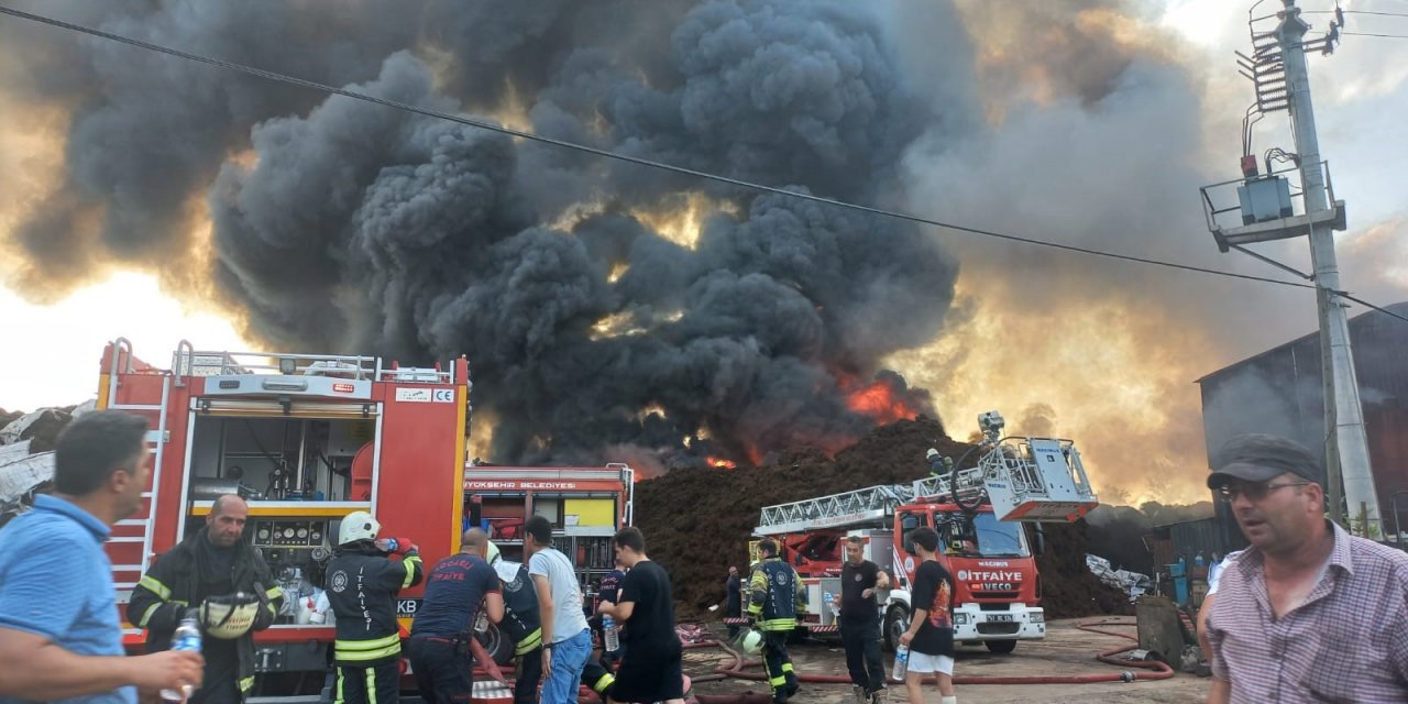 Kartepe'de geri dönüşüm fabrikasında yangın