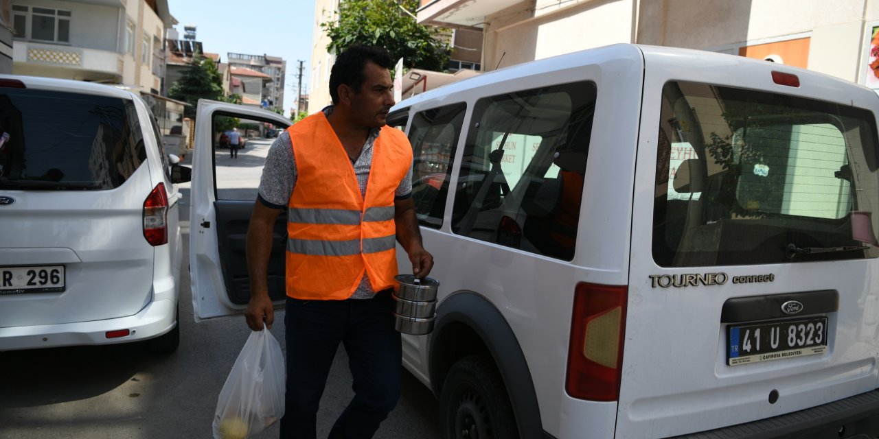 İhtiyaç sahipleri için sıcak yemek