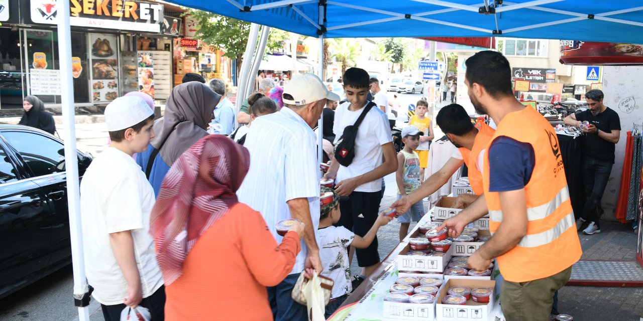 Çayırovalılara aşure ikramı