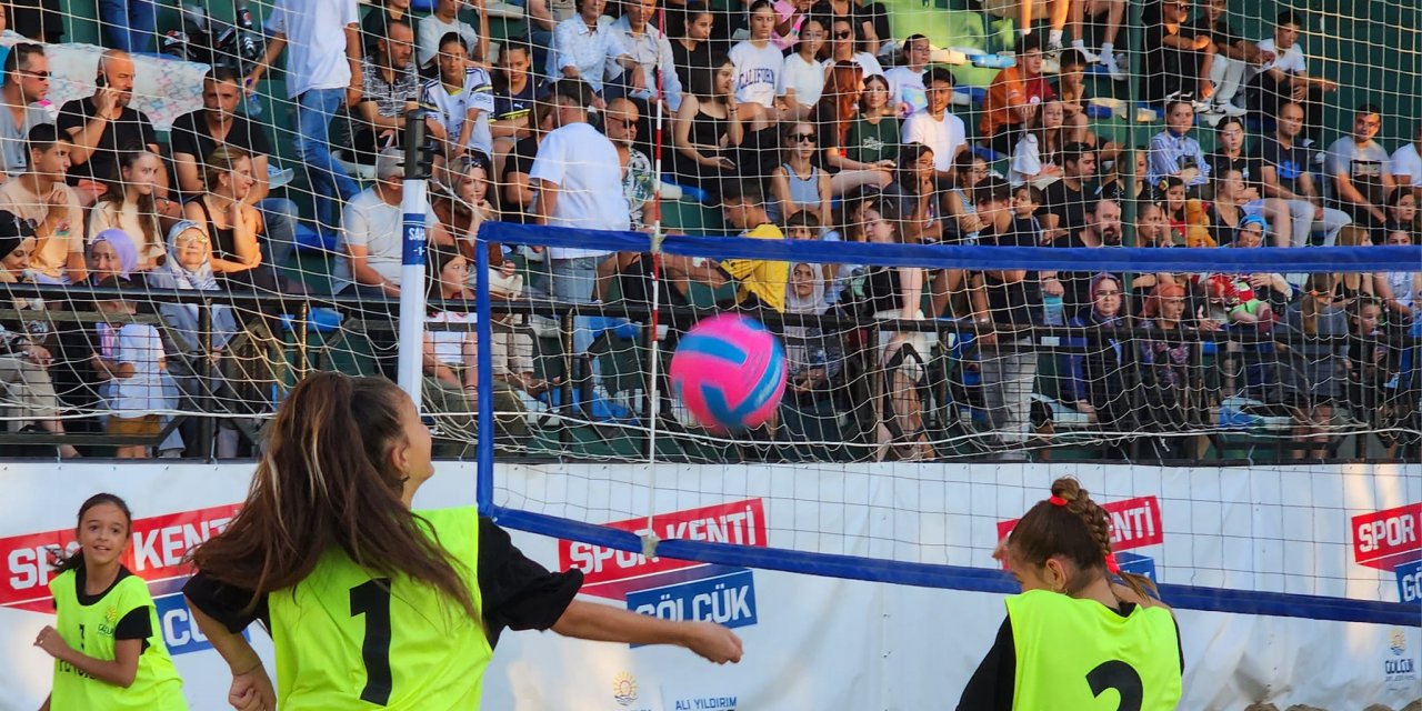 Play Voleybolu Turnuvası'na rekor katılım