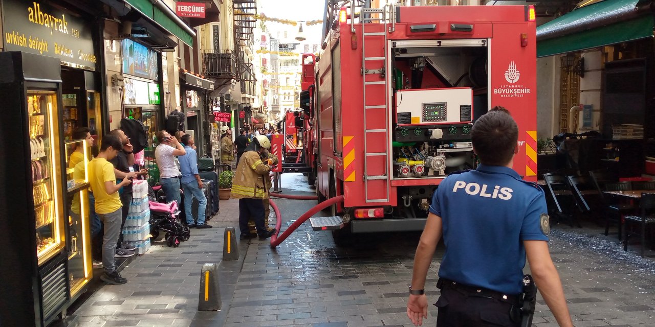 İstiklal Caddesi'nde yangın paniği