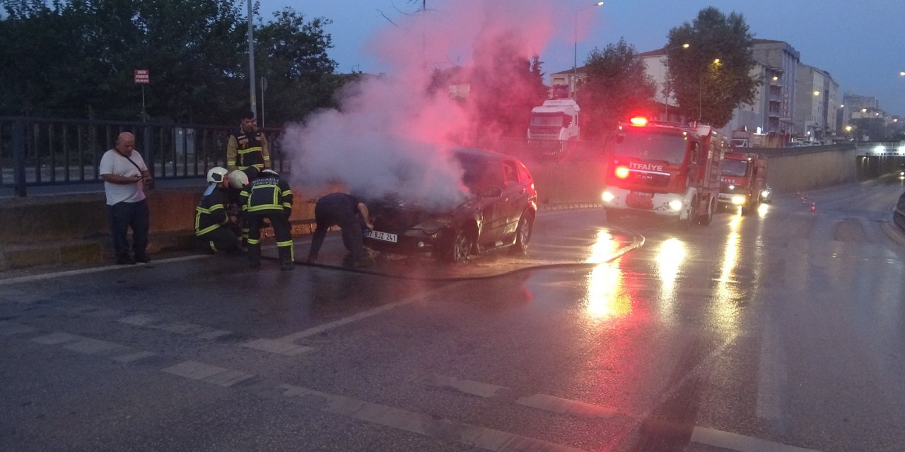 Kilometrelerce yol gidip aldığı cip, dönüş yolunda yandı