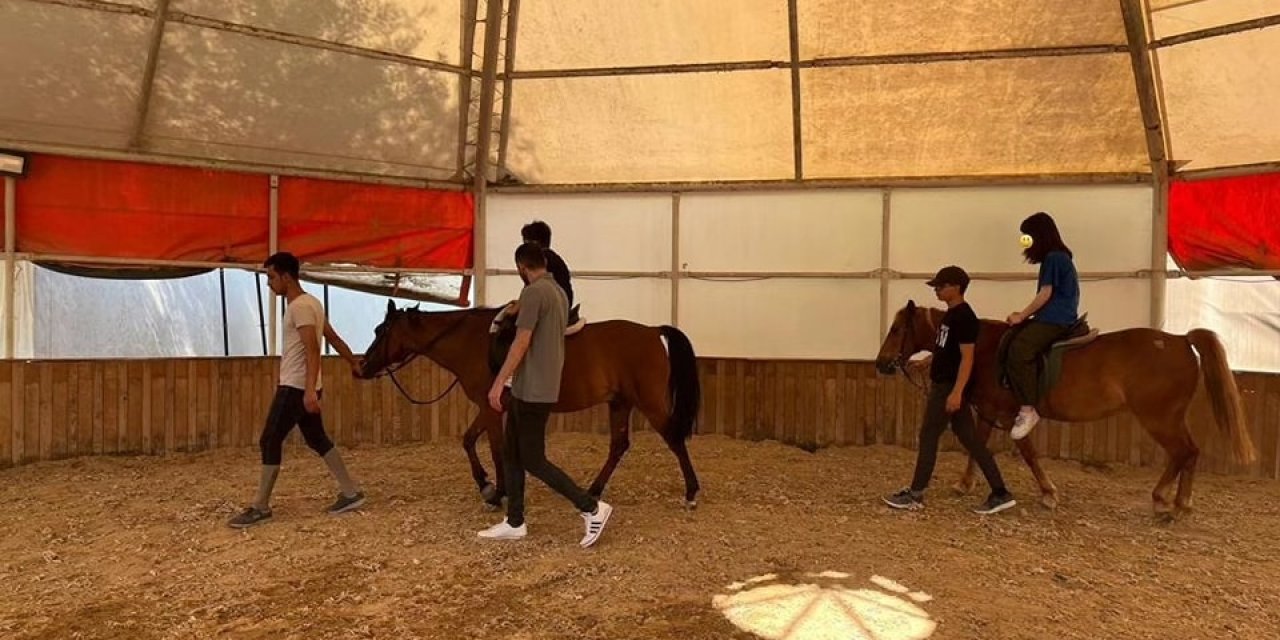 DİLOVASI: Özel çocuklarına atlı terapi eğitimi