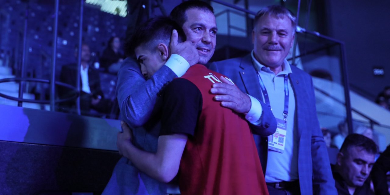 Ebubekir Gür’den bronz madalya