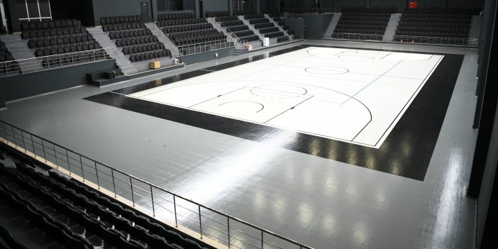 ÇAYIROVA BELEDİYESİ:   Kapalı spor salonunda tadilat çalışmaları