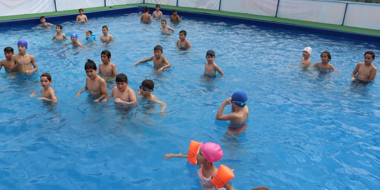 Portatif yüzme havuzu açıldı