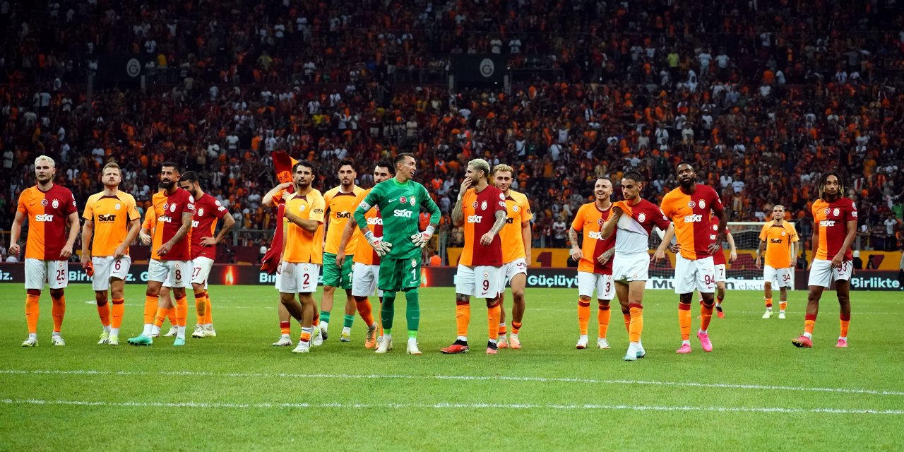 Hakim Ziyech, sarı-kırmızılı taraftarların karşısına çıktı