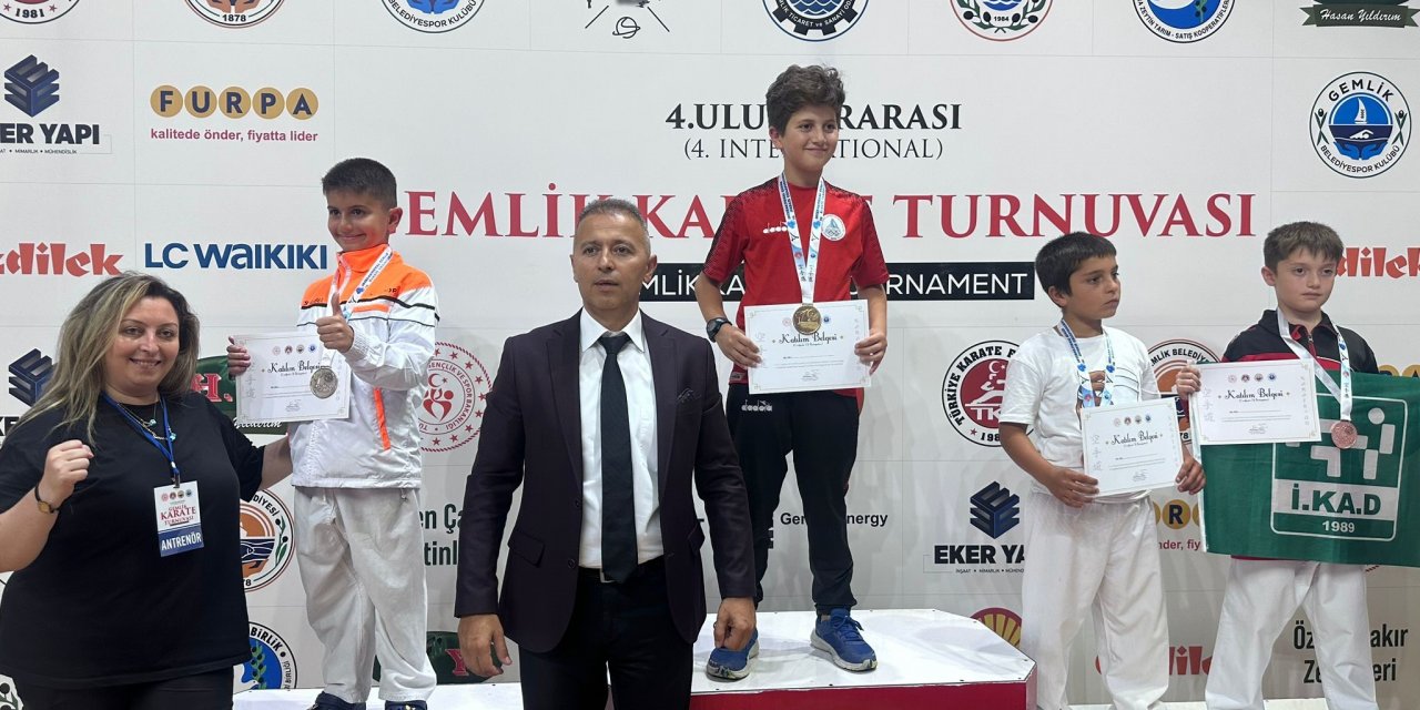 Karateciler madalya ile döndü