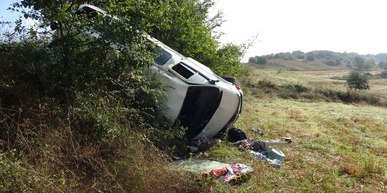 Kocaeli'de işçileri taşıyan minibüs devrildi: 7 yaralı