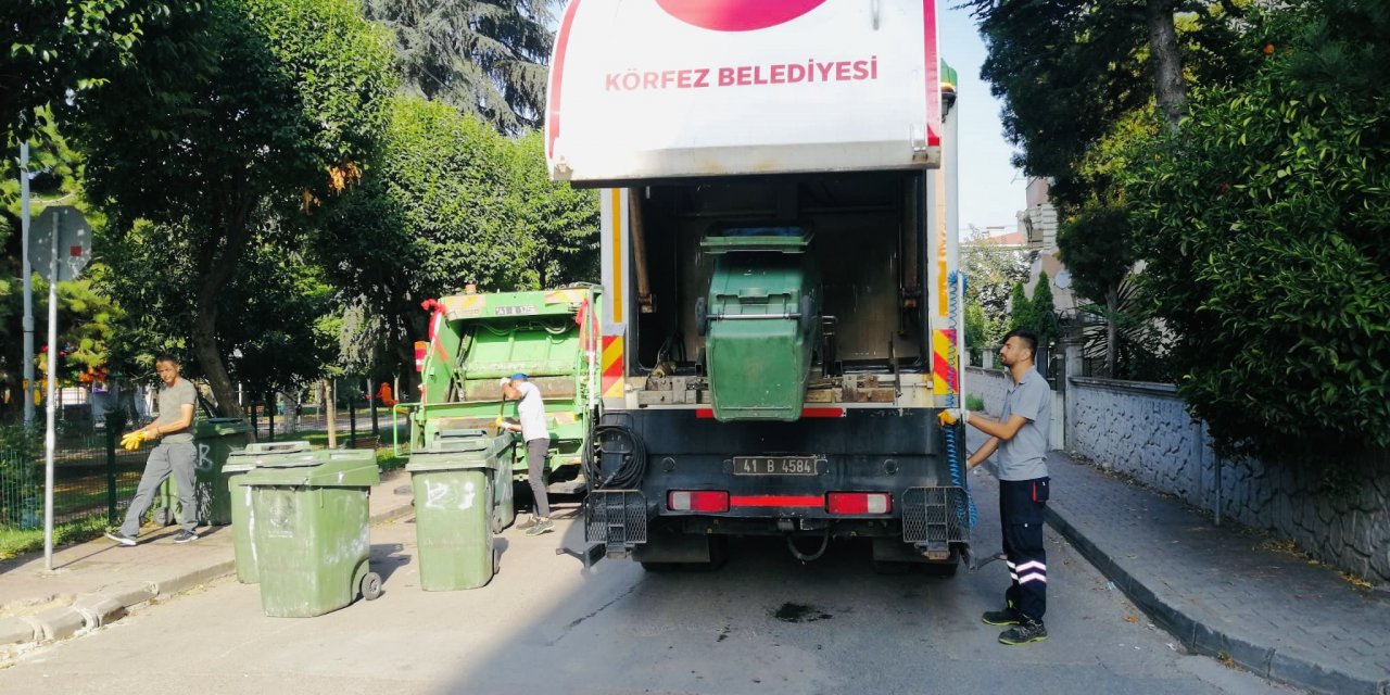 Çöp konteynerleri dezenfekte ediliyor