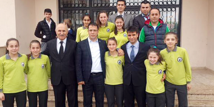 Çintimar şampiyon kızları ziyaret etti