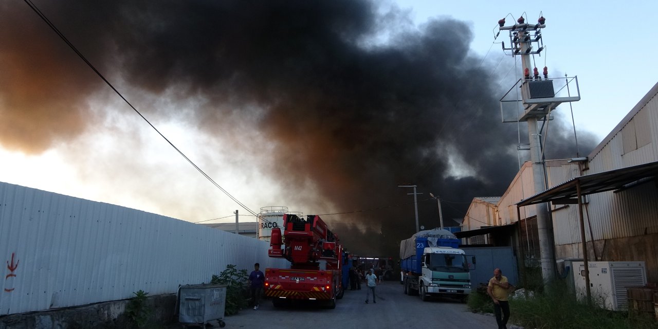 Kocaeli’de geri dönüşüm tesisinde yangın