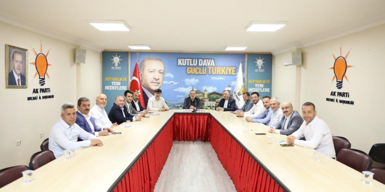 "Delege oyunlarıyla partideki koltuğunu koruyor"