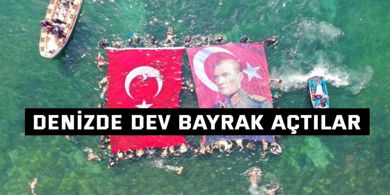 Zafer Bayramı'nda denizde dev bayrak açtılar