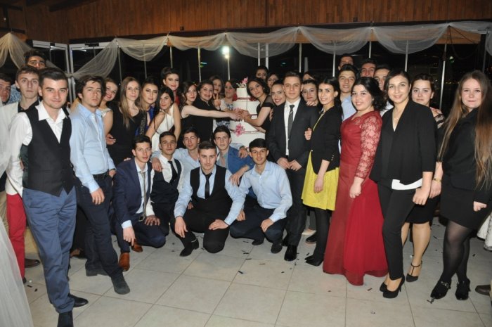 Lastik-İş Sosyal Tesislerinde mezuniyet coşkusu