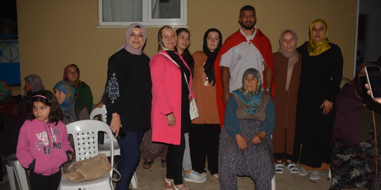 671. Tarihi Elmalı Yağlı Güreşleri Başpehlivanı'na davullu zurnalı karşılama