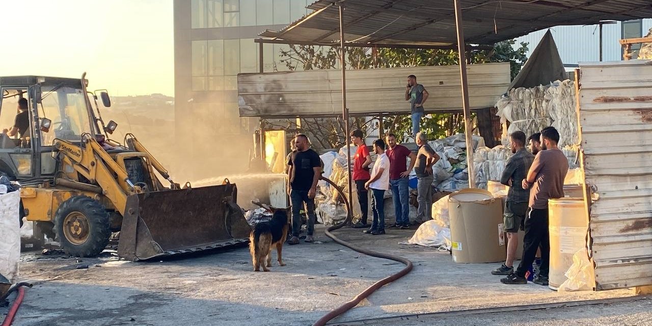 Kocaeli'de geri dönüşüm tesisinde yangın