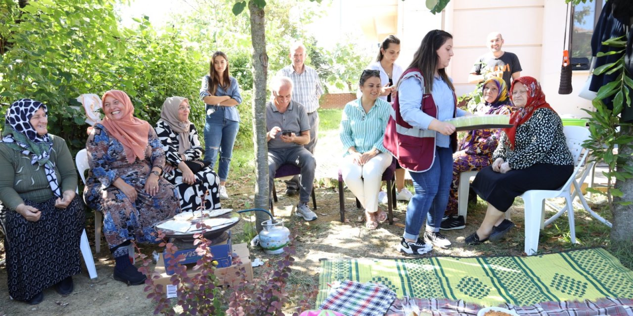 İzmitli çınarlar gözleme günüyle yaza veda etti