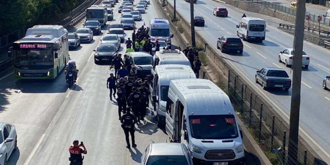 Çevik kuvvet zincirleme kazaya karıştı: 5 polis yaralandı