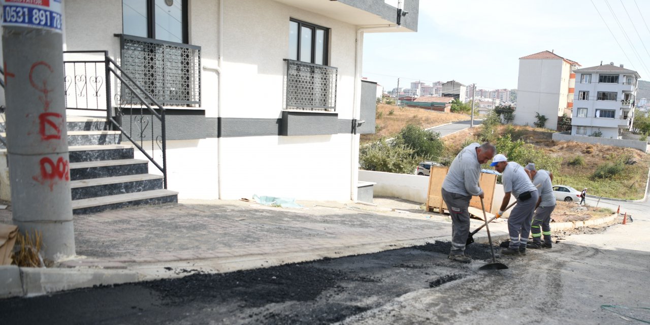 Asfalt yama çalışmaları devam ediyor