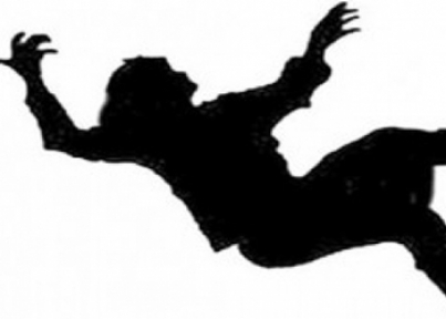 Üçüncü kattan aşağı atladı