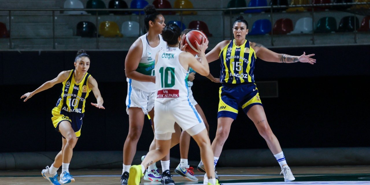 Kadınlar Basketbol Süper Ligi: İzmit Belediyespor: 70 - Fenerbahçe: 75