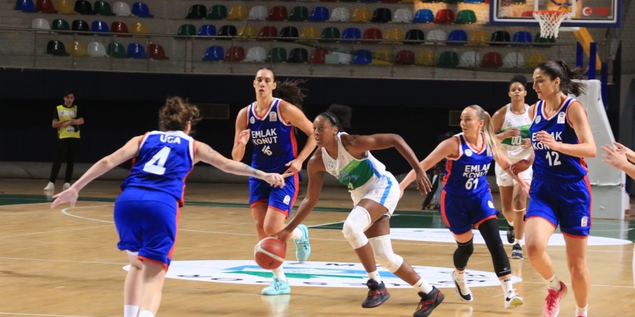 KBSL: İzmit Belediyespor: 64 - Emlak Konut: 85