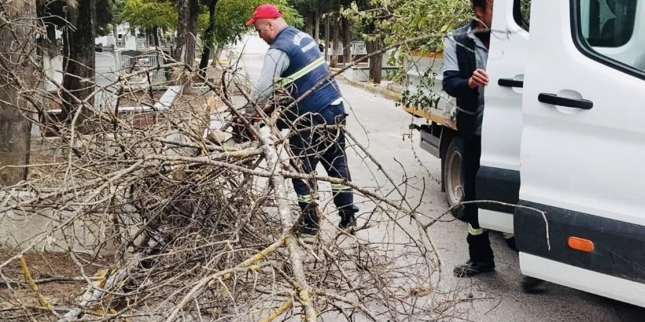 Körfez'de mezarlıklara genel bakım