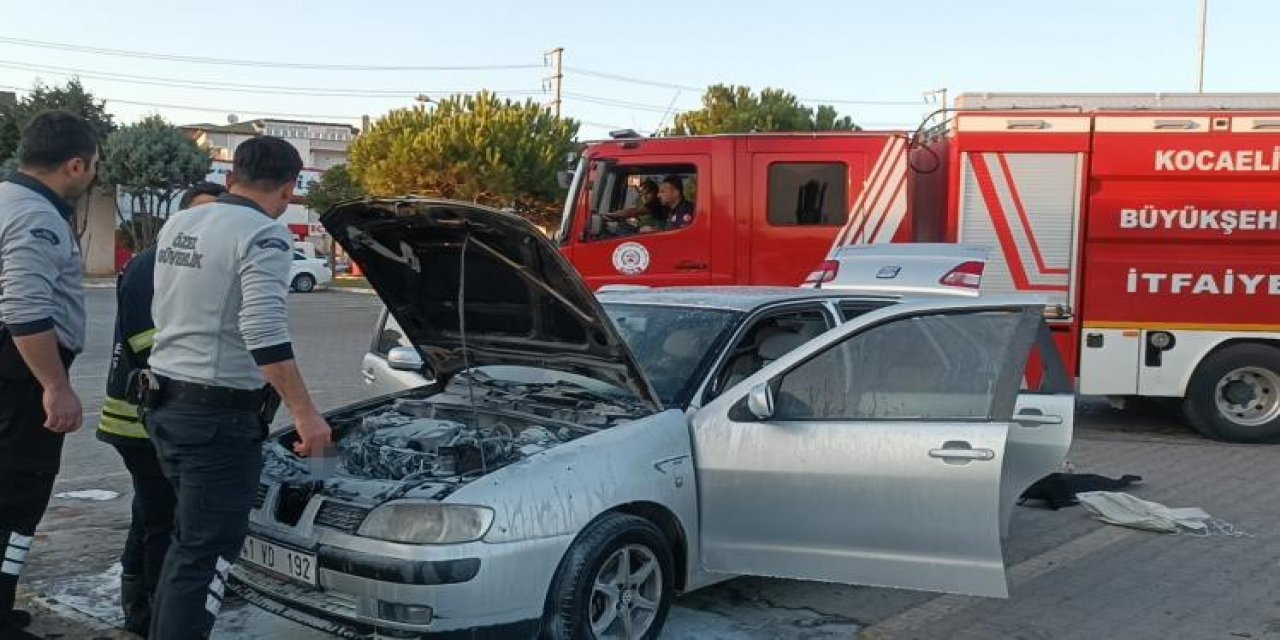 Park ettiği otomobili saniyeler içinde alev aldı