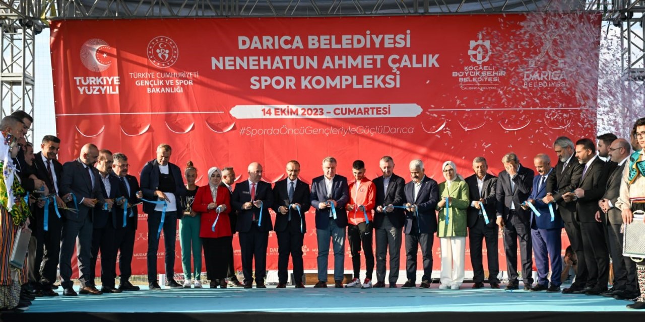 Bakan Bak: "8.5 milyon gencimize yüzme öğrettik"