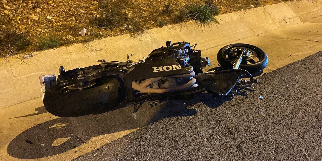 Tıra çarpan motosikletin sürücüsü  hayatını kaybetti