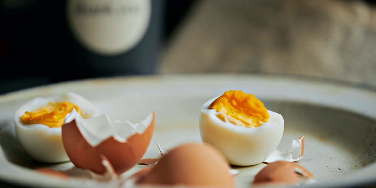 Gebzeli aşçı uyardı! Haşlanmış yumurtanın besin değerini yok eden hata! Dikkat edin...