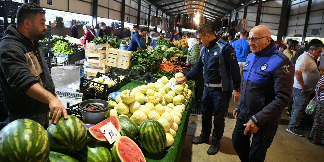 Çayırova'da pazarlar denetliyor