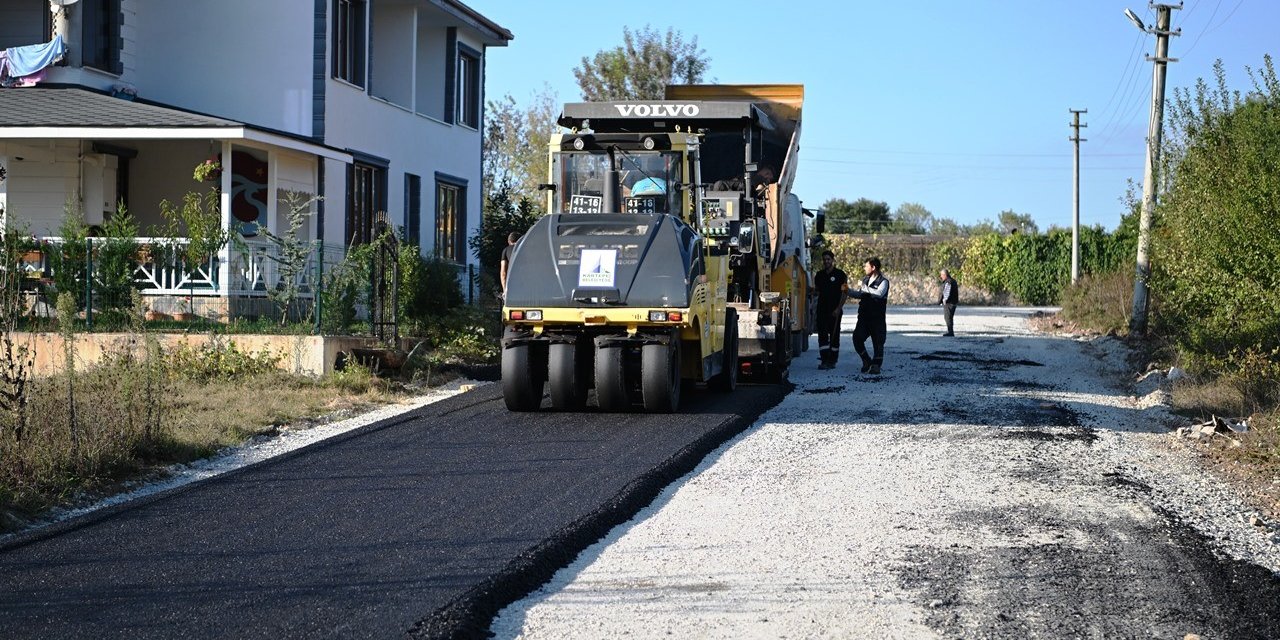 Kartepe'de 5 caddeye 3 bin 250 ton asfalt