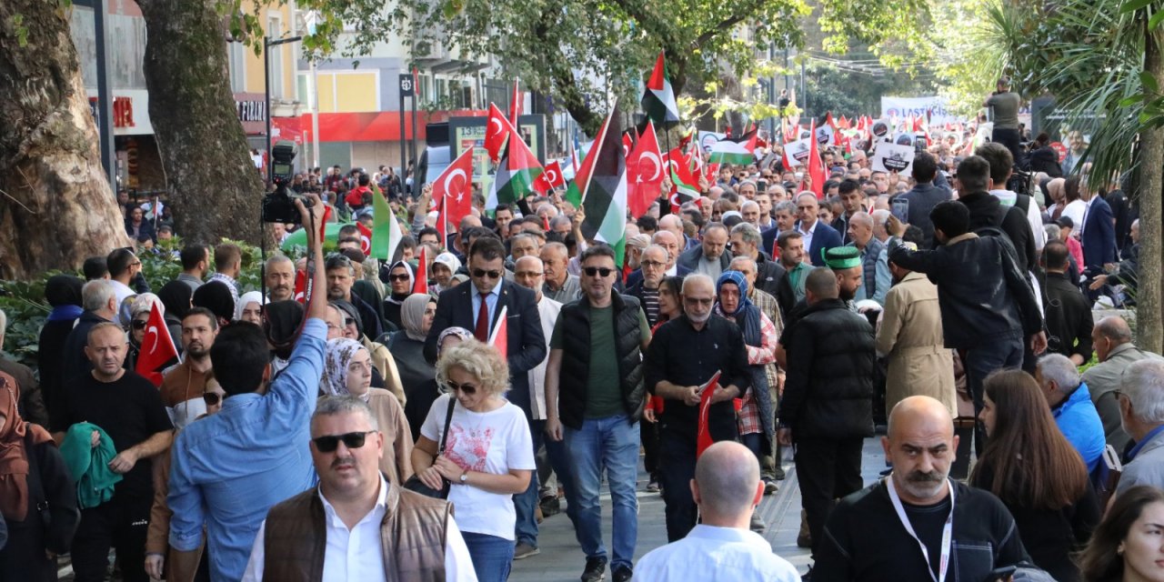 İzmit Belediyesi Filistin’e destek yürüyüşünde