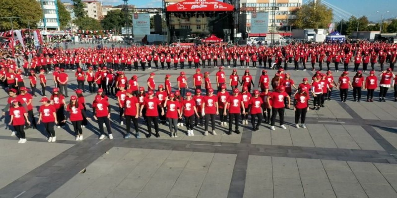 100 kişi aynı anda zeybek oynayacak