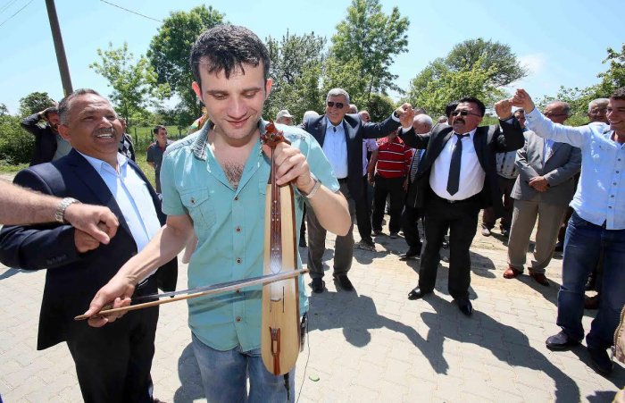 Başkana kemençeli karşılama