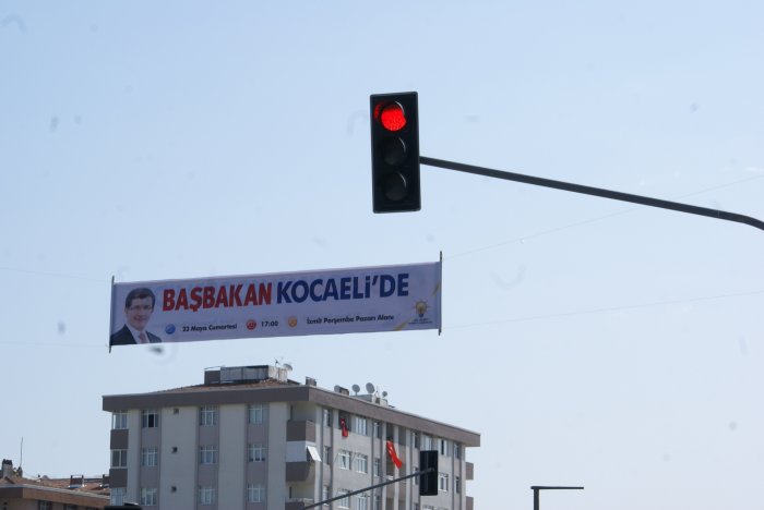 Mobese direğine miting afişi