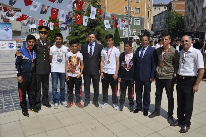 Dilovası 19 Mayıs`ı Coşku ile Kutladı