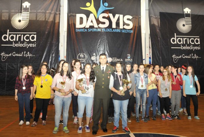 DARICA’LI GENÇLER ÖDÜLLERİNİ ALDI