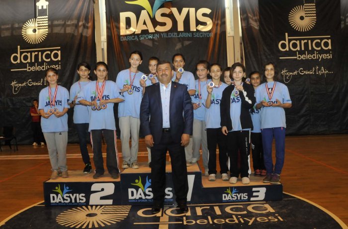 DARICA GELECEĞİN YILDIZLARINI SEÇTİ