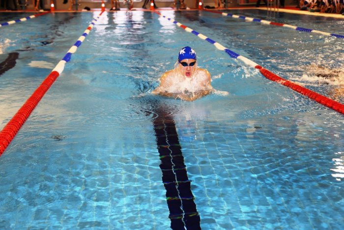 Yarı olimpik yüzme havuzu hizmete girdi