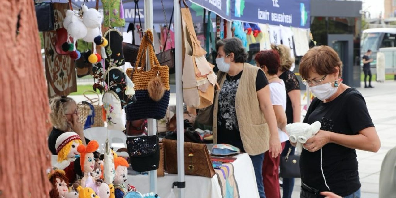 Kadınların el emeği ürünleri vatandaşları bekliyor