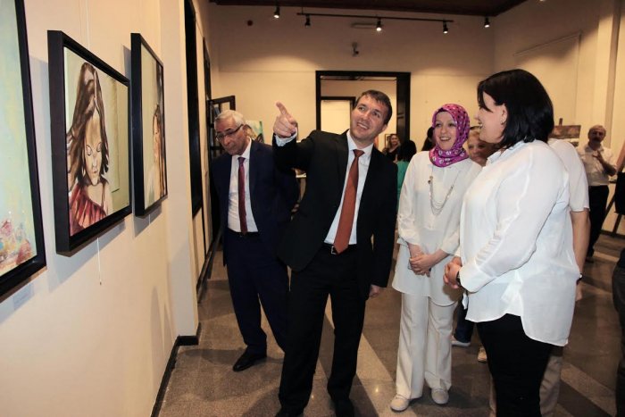 Resim bölümü öğrencileri emeklerini sergiledi