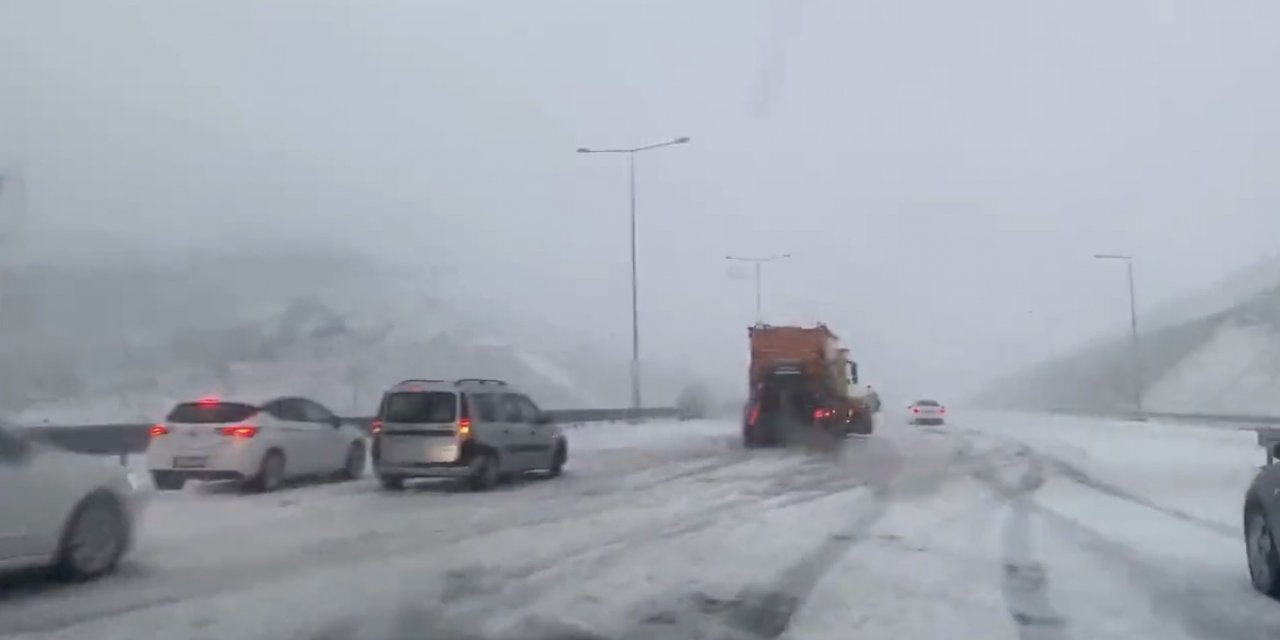 Kuzey Marmara otoyolunda yoğun kar yağışı