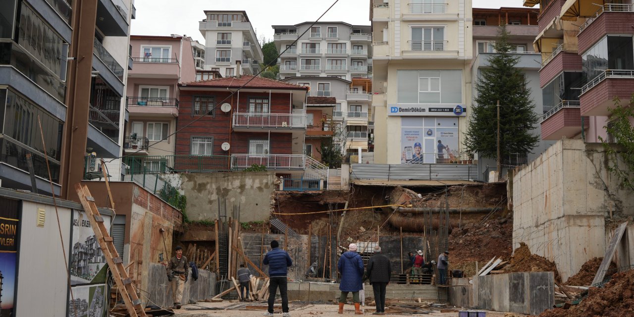 İstinat duvarı çöktü: 83 kişi tahliye edildi