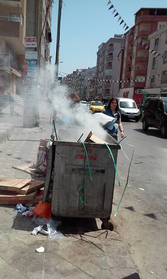 Yakılan çöpler koku saçıyor?
